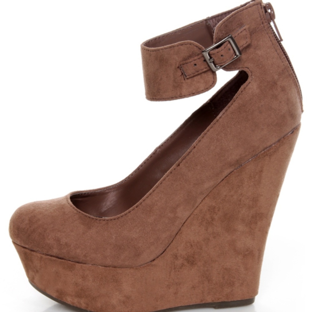 Wedges with strap